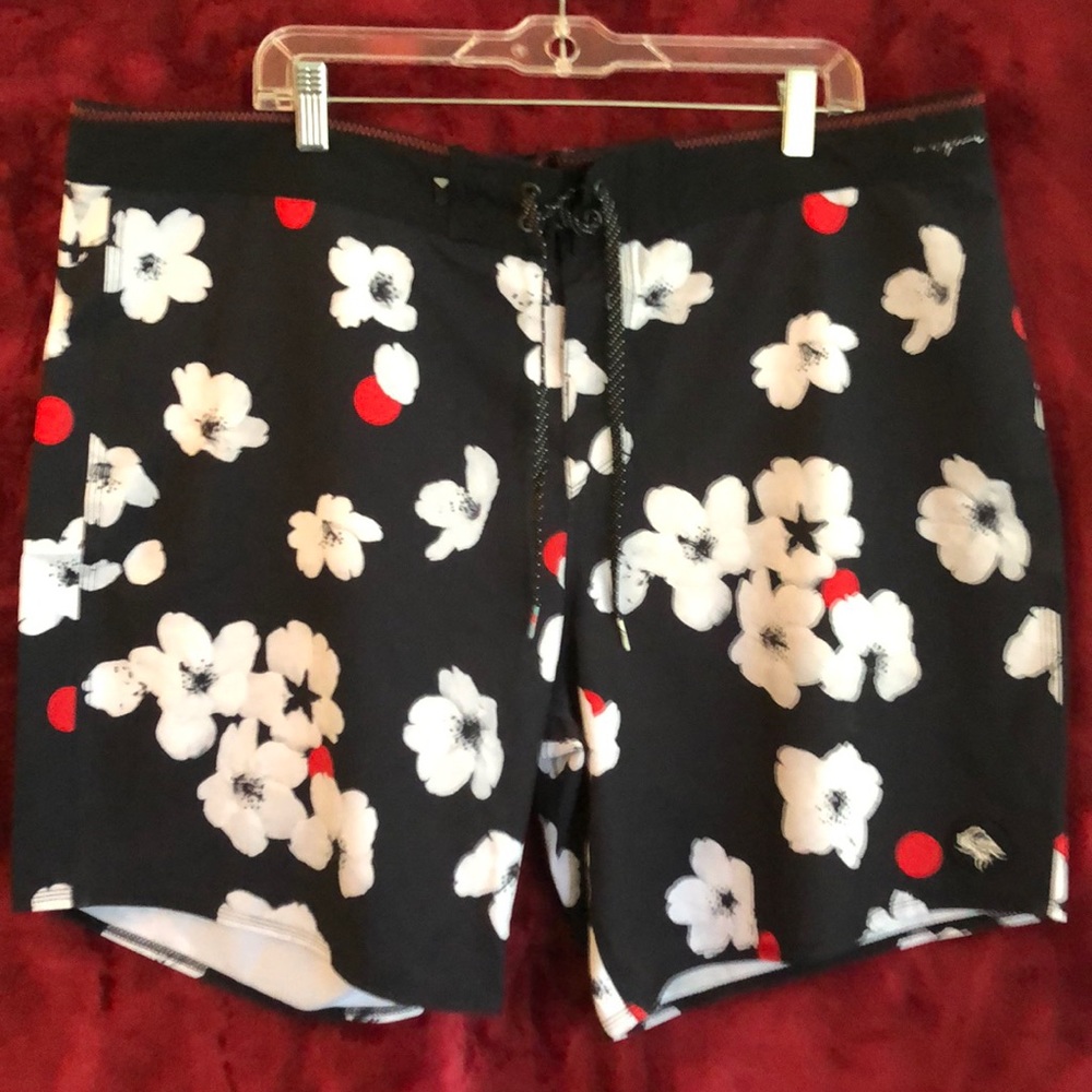 QUIKSILVER MENS SURF SHORTS